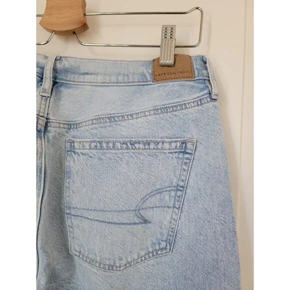 American Eagle AE Women's 90s Straight Light Wash High Rise Jeans Sz 10 Regular - Picture 4 of 7